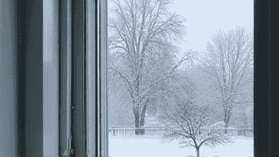 How to Clean Windows in Winter: Techniques for Cold Weather Challenges